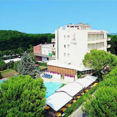 Hotel Bamby Червия Экстерьер фото